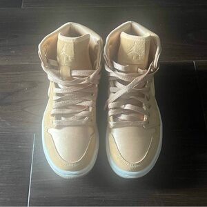 Nike Air Jordan 1 Retro High 6.5